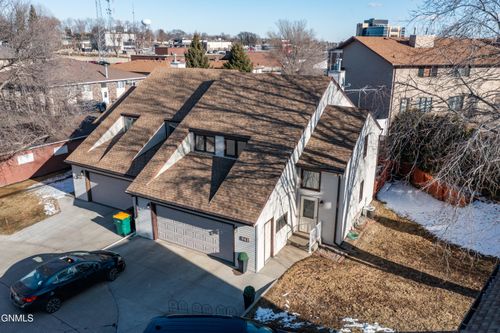 943 Central Avenue, Bismarck, ND, 58501 | Card Image