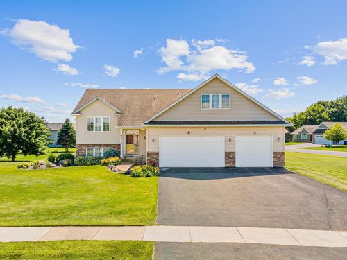 8649 Independence Dr, Chisago City, MN, 55013-5092 | Card Image