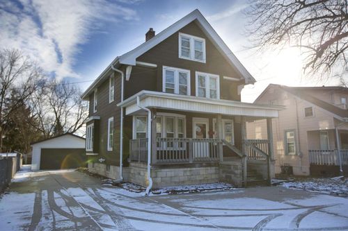 921 E Moreland Boulevard, Waukesha, WI, 53186 | Card Image