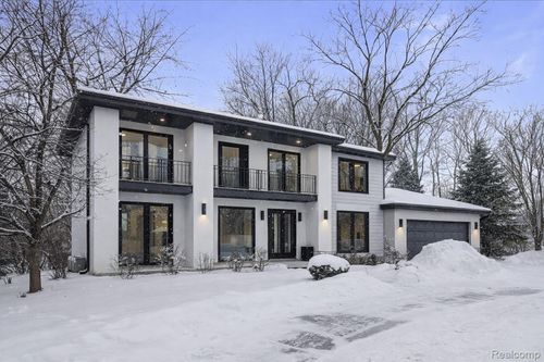 6018 Glen Eagles Dr, West Bloomfield, MI, 48323-2210 | Card Image