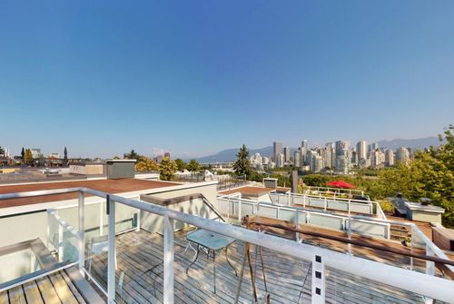 2395 Oak St, Vancouver, BC, V6H2J8 | Card Image