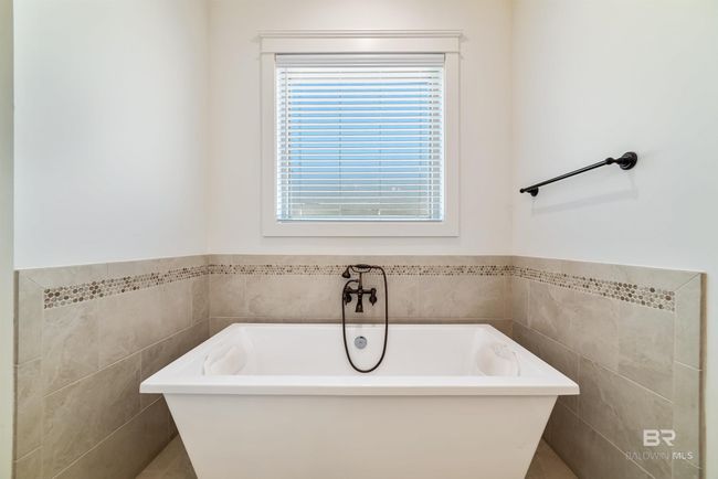 Bathroom | Image 17