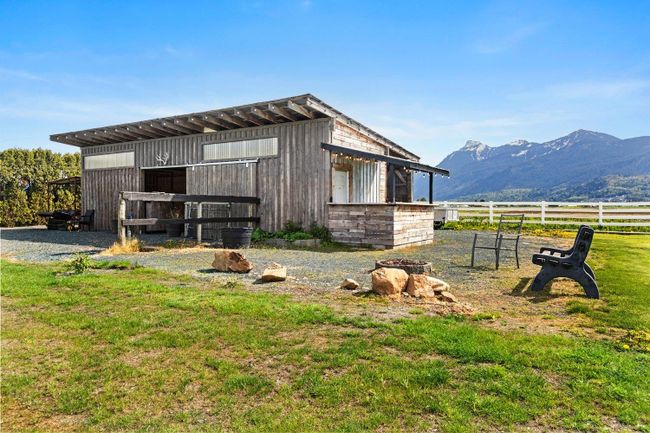 8570 Gibson Road, House other with 6 bedrooms, 4 bathrooms and null parking in Chilliwack BC | Image 8