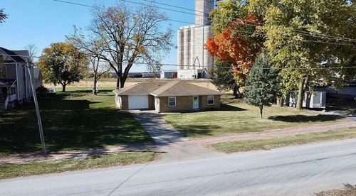 405 S Johnston St, Kenney, IL, 61749-9610 | Card Image