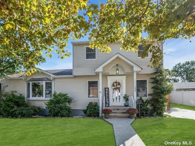 Oak St, Massapequa, NY 11758