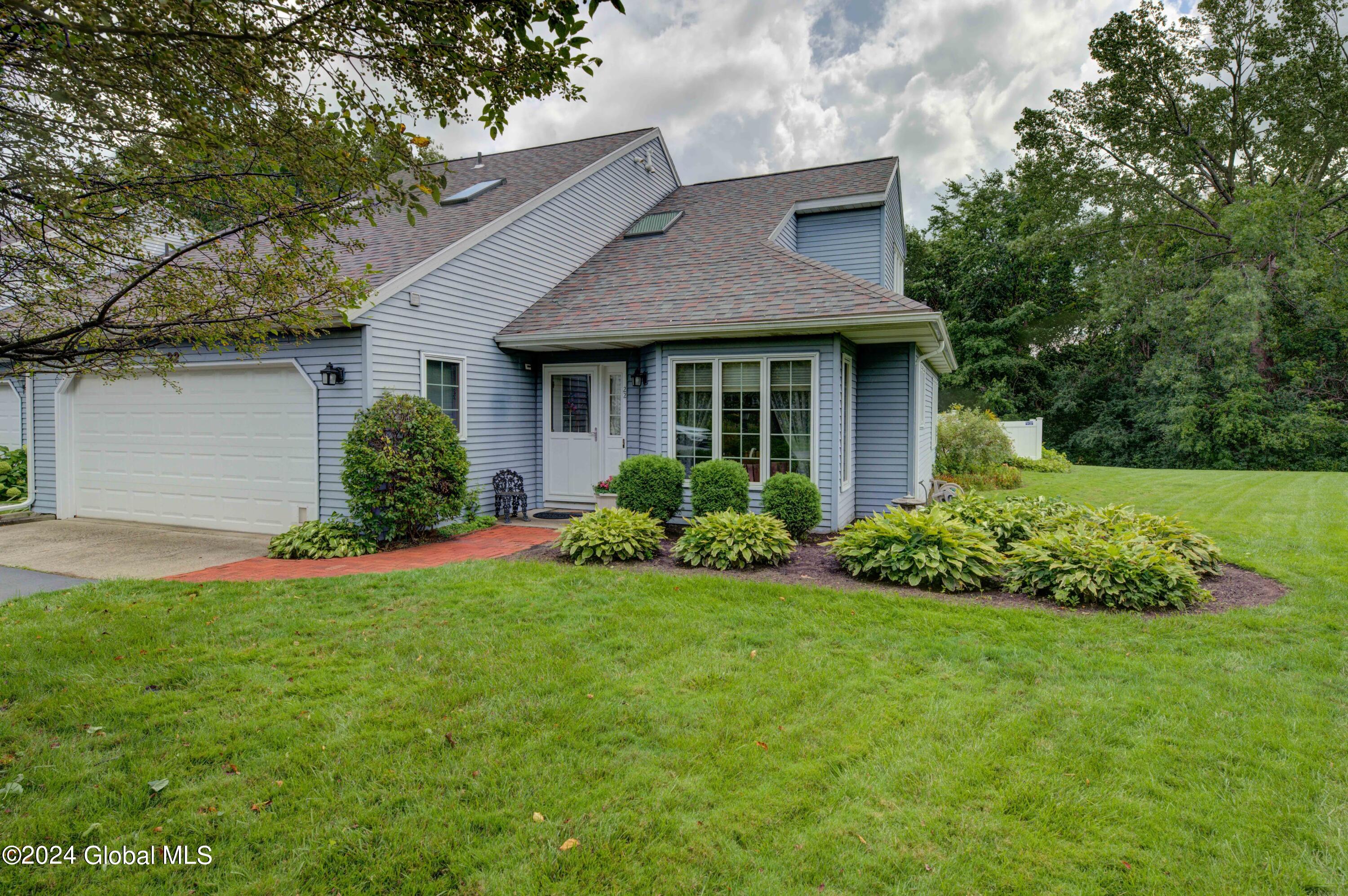 Carrie Ct, Schenectady, NY 12309
