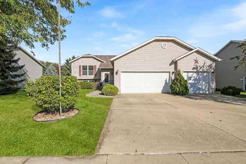 2412 W Bremer Ave, Waverly, IA, 50677-1870 | Card Image