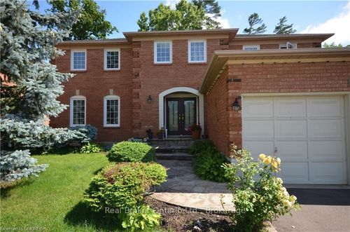 1609 Pilgrims Way, Oakville, ON, L6M2H2 | Card Image