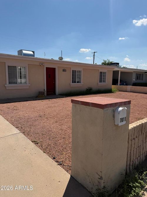 7011 W Wolf Street, Phoenix, AZ, 85033 | Card Image