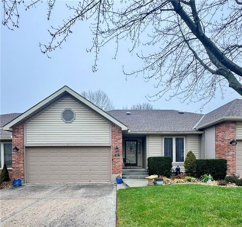 1011 Ne 75th St, Gladstone, MO, 64118-2169 | Card Image