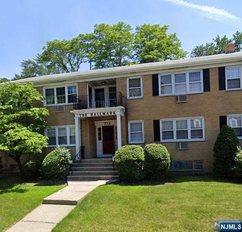 712 Cedar Ln, Teaneck, NJ, 07666-1716 | Card Image