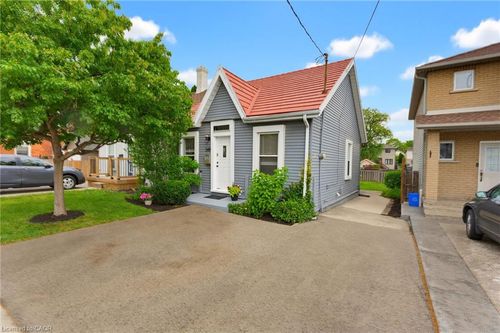 349 John St N, Hamilton, ON, L8L4R2 | Card Image