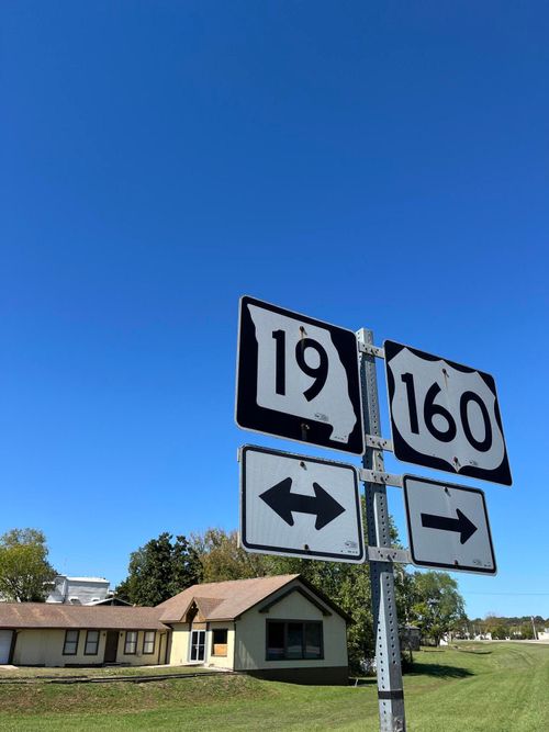 105 E Couch St, Alton, MO, 65606-6140 | Card Image