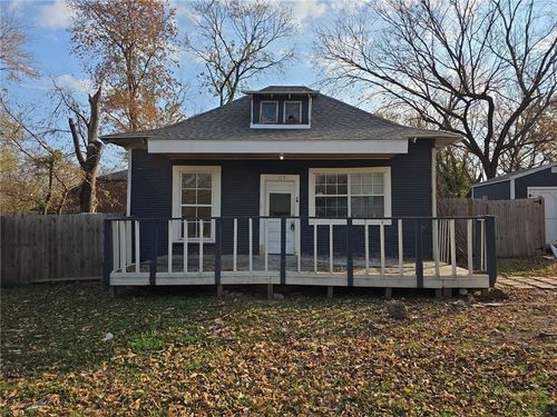 115 N Britt St, Siloam Springs, AR, 72761-2823 | Card Image