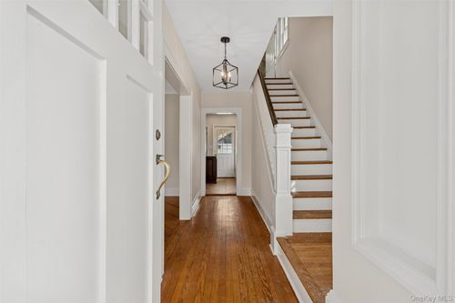 107 Linden St, Rockville Centre, NY, 11570-2535 | Card Image