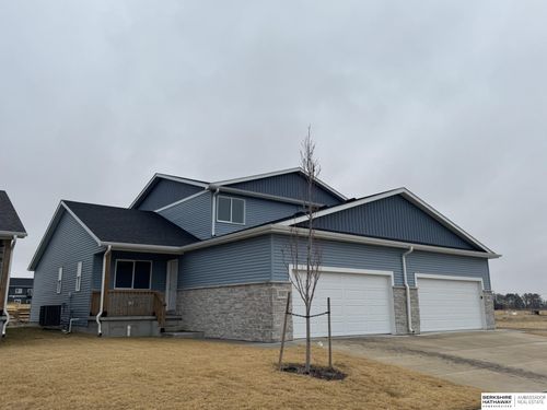 3593 Little Bluestem Rd, Fremont, NE, 68025-8077 | Card Image