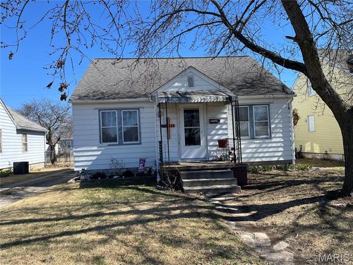 447 N 3rd St, Wood River, IL, 62095-1717 | Card Image