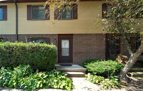 1277 Front St, Cuyahoga Falls, OH, 44221-4871 | Card Image