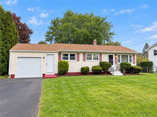 15 Squantum Dr, Middletown, RI, 02842-4529 | Card Image