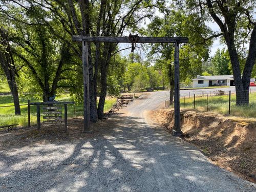 22025 Ferretti Rd, Groveland, CA, 95321-9727 | Card Image