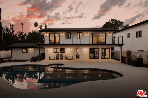 5630 Blanco Ave, Woodland Hills, CA, 91367-5712 | Card Image