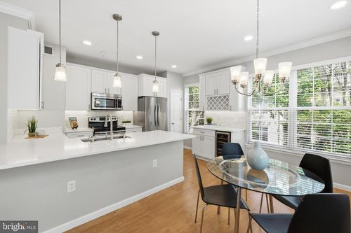 1301-3021 Nicosh Cir, FALLS CHURCH, VA, 22042-1234 | Card Image