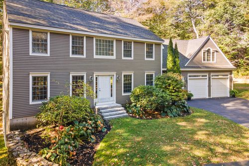 11 Fox Run Road, Falmouth, ME, 04105 | Card Image