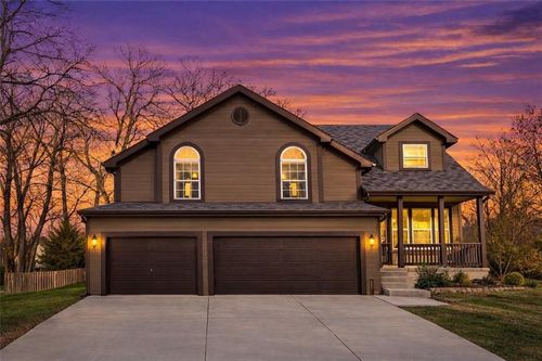 8801 N Kirkwood Ave, Kansas City, MO, 64154-1568 | Card Image