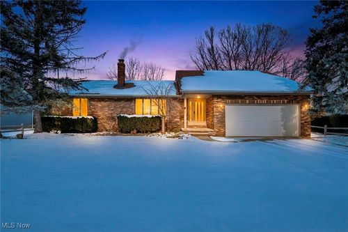 105 Hartford Dr, Medina, OH, 44256-2828 | Card Image