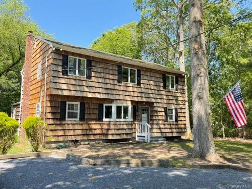 130 Park Ln, Middle Island, NY, 11953-1861 | Card Image