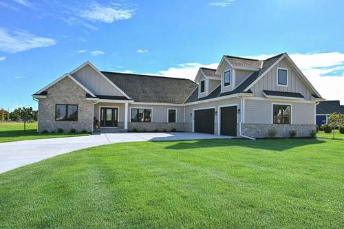 N66W34839 Baltic Pass, Oconomowoc, WI, 53066-1607 | Card Image