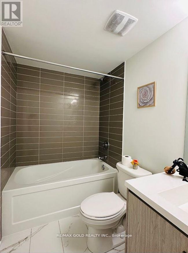 179 - 151 Honeycrisp Crescent, Townhouse with 3 bedrooms, 3 bathrooms and 1 parking in Vaughan (Vaughan Corporate Centre) ON | Image 24