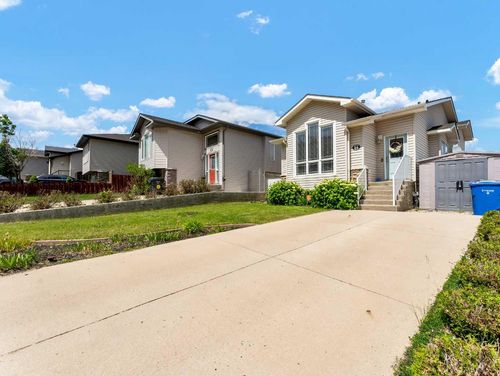 54 Terrace View Ne, Medicine Hat, AB, T1C0A3 | Card Image