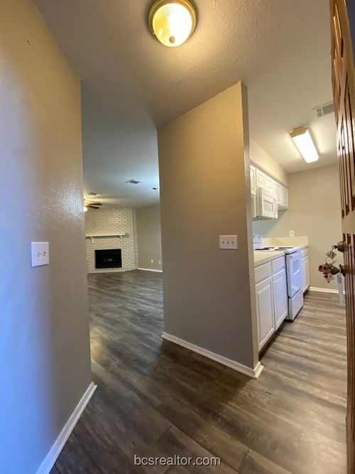 e202-1305 W Villa Maria Rd, Bryan, TX, 77801-4200 | Card Image