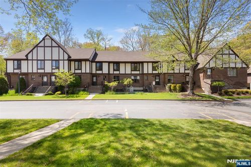 44 Holiday Ct, River Vale, NJ, 07675-5708 | Card Image