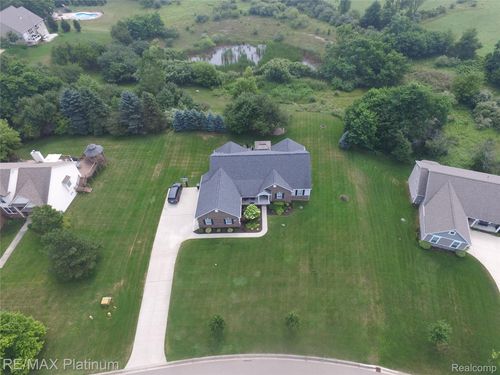 7623 Tipperary Trl, Fenton, MI, 48430-4801 | Card Image