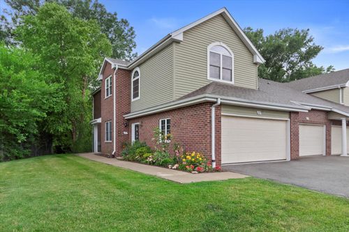8485 S Ashbury Ln, Oak Creek, WI, 53154-8069 | Card Image