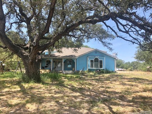 324 Rooster Dr, Pleasanton, TX, 78064-6952 | Card Image