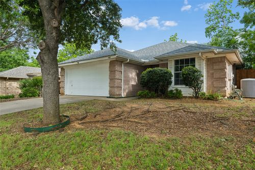 428 Caviness Dr, Grapevine, TX, 76051-8204 | Card Image