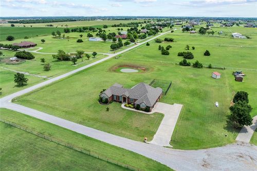 2400 Lindsay Ln, El Reno, OK, 73036-9630 | Card Image