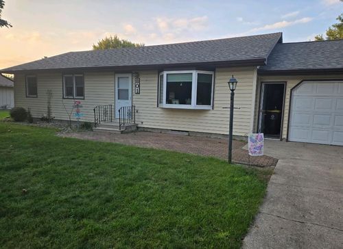 801 3rd St Sw, Wells, MN, 56097-1233 | Card Image