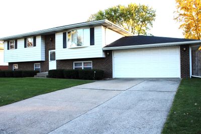 Buckeye front right view | Image 1