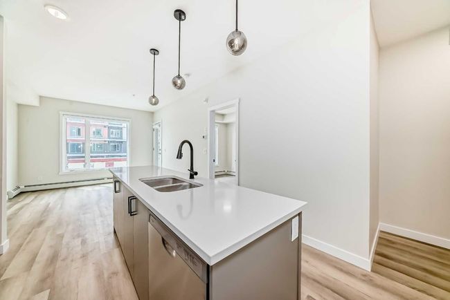 212 - 660 Shawnee Square Sw, Condo with 2 bedrooms, 2 bathrooms and 1 parking in Calgary AB | Image 9