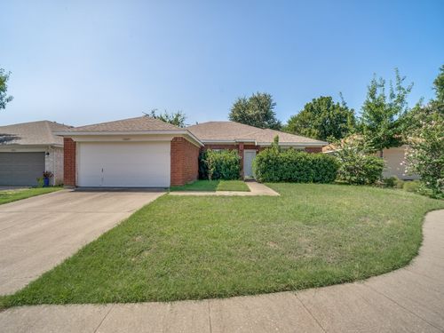 10805 Pebblecreek Court, Benbrook, TX, 76126 | Card Image
