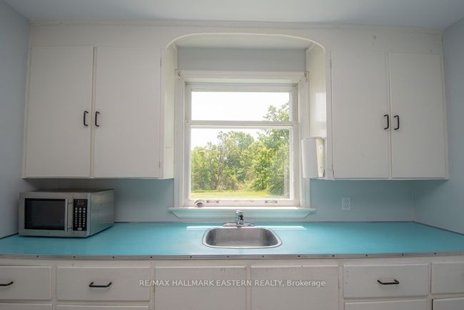 2449 Lansdowne St W, House other with 3 bedrooms, 1 bathrooms and 6 parking in Cavan Monaghan ON | Image 13