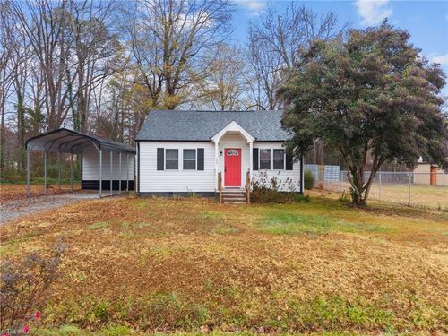 130 Garner St, Denton, NC, 27239-7905 | Card Image