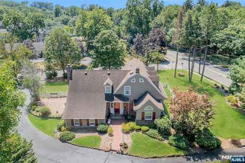 174 Paramus Rd, Paramus, NJ, 07652-1319 | Card Image