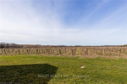 1967 Glass Ave, St Catharines, ON, L2R6P9 | Card Image