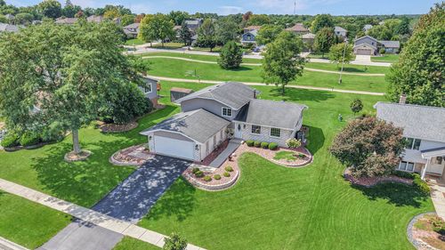13766 W Deervalley Dr, Homer Glen, IL, 60491-8675 | Card Image