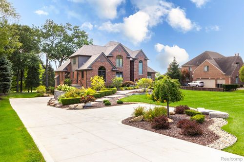 63100 Indian Hills Dr, Washington Twp, MI, 48095-2420 | Card Image